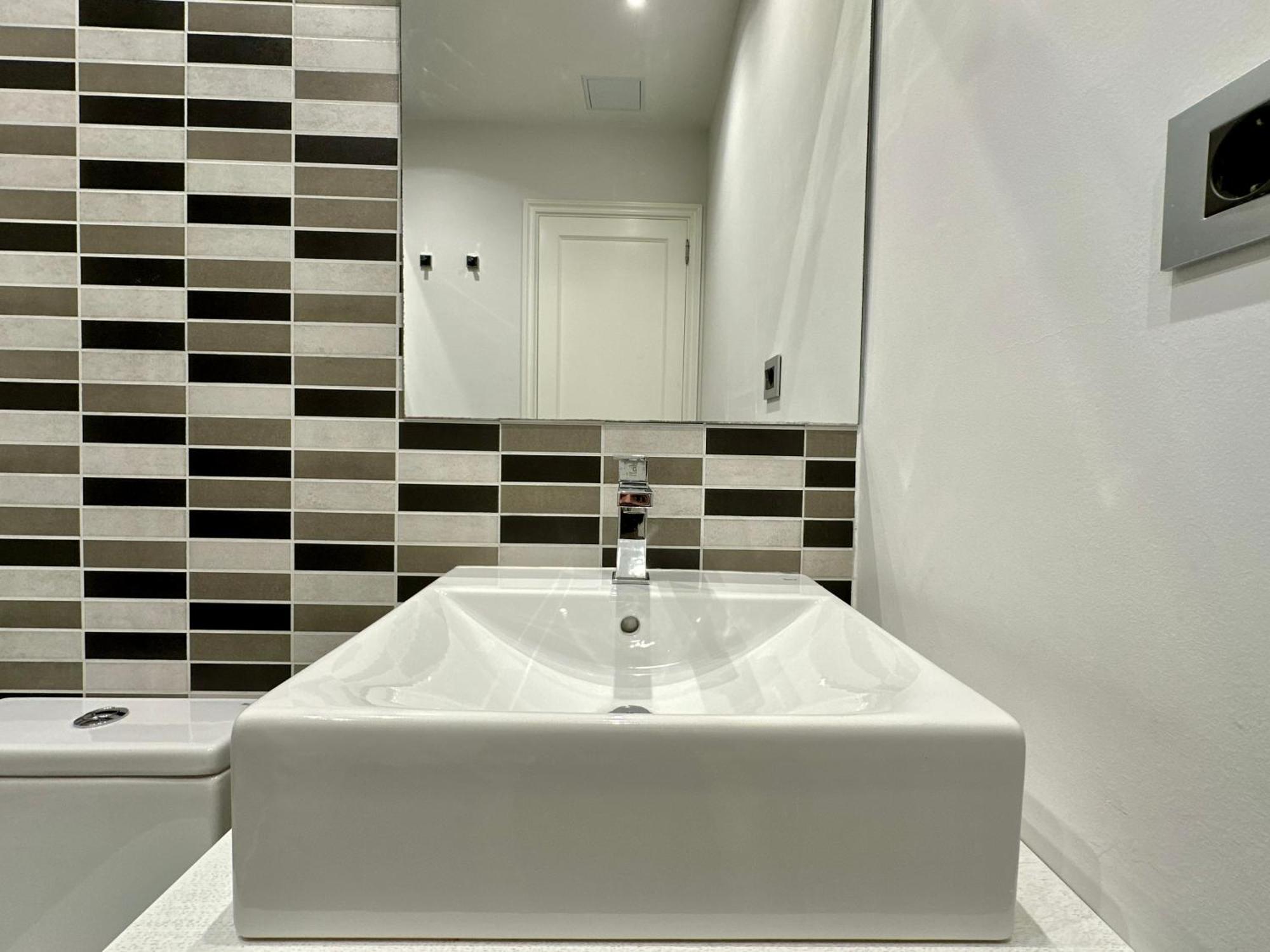 Hostiguest Coliving Leon Y Castillo Las Palmas de Gran Canaria Exterior photo