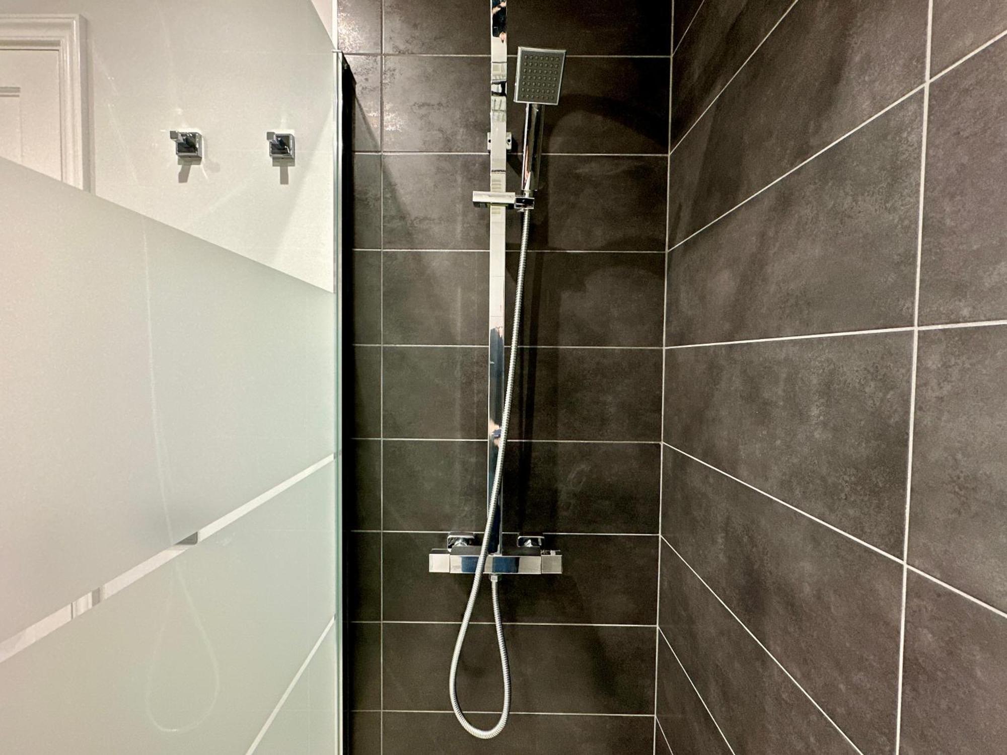 Hostiguest Coliving Leon Y Castillo Las Palmas de Gran Canaria Exterior photo