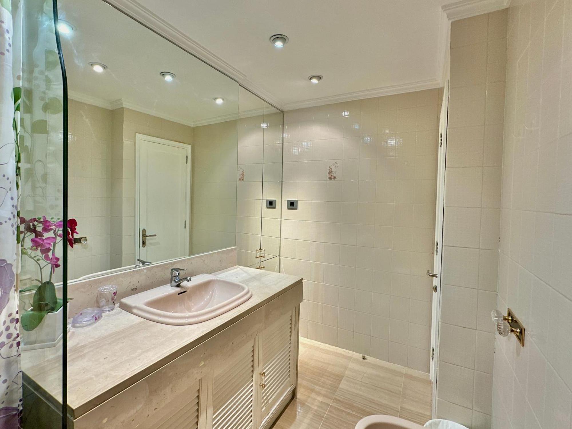Hostiguest Coliving Leon Y Castillo Las Palmas de Gran Canaria Exterior photo