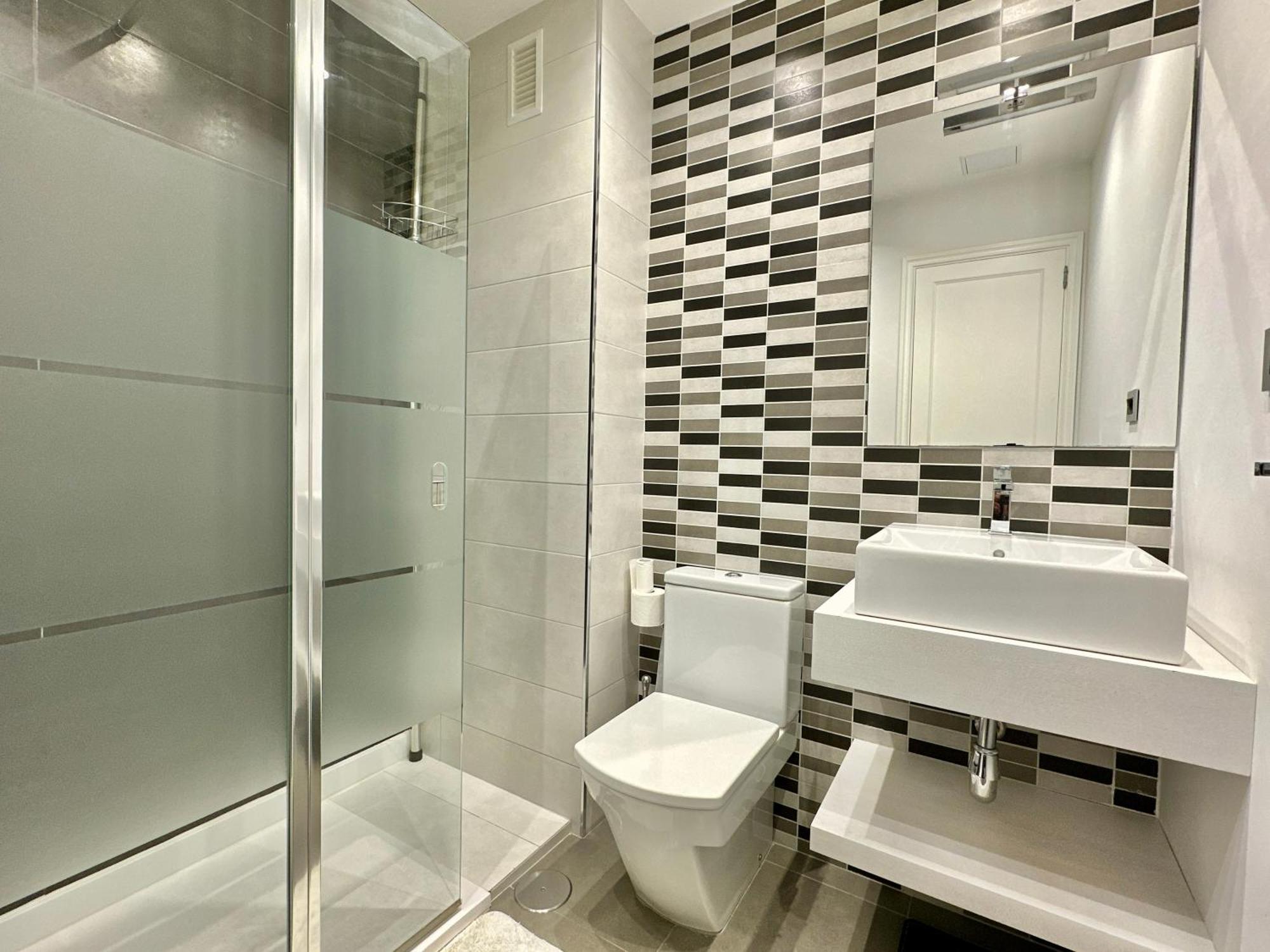 Hostiguest Coliving Leon Y Castillo Las Palmas de Gran Canaria Exterior photo